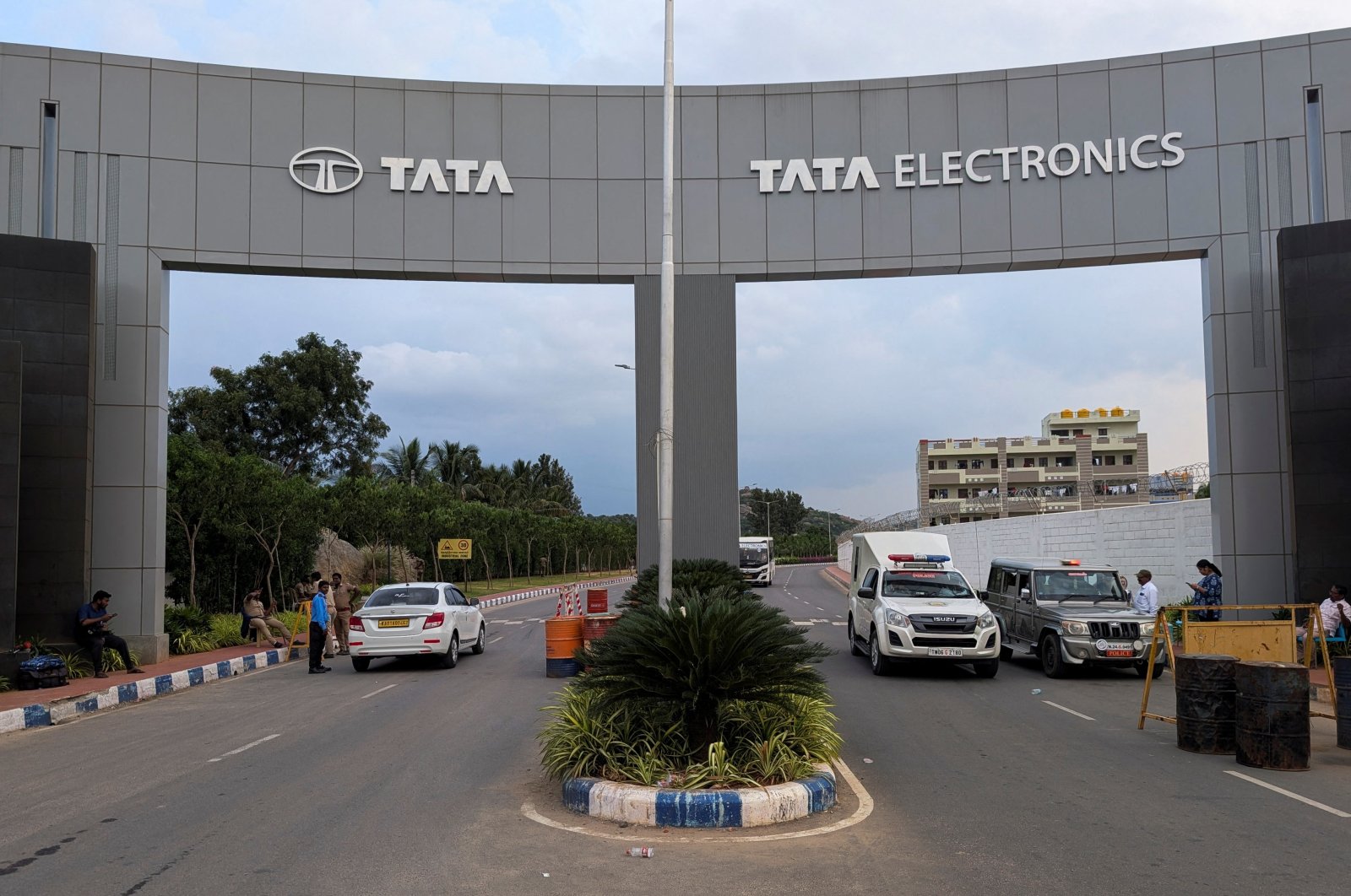 Vehicles pass through the security check at the entrance of Tata Electronics Plant, Hosur, Tamil Nadu, southern India, Sept. 28, 2024. (Reuters Photo)