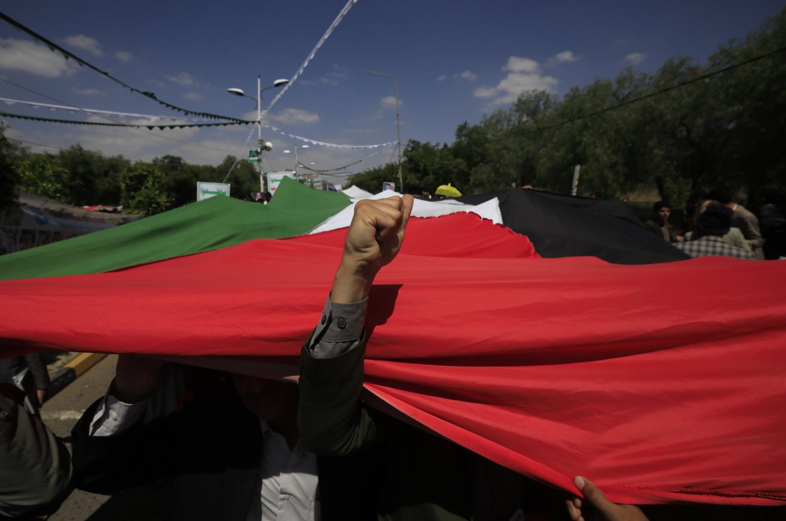 Students carry a Palestinian flag during a protest in solidarity with the Palestinian people, Sana&#039;a, Yemen, Sept. 25, 2024. (EPA Photo)