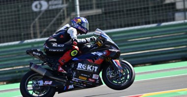 Turkish rider Toprak Razgatlıoğlu races in the Aragon round of the 2024 FIM Superbike World Championship, Alcaniz, Spain, Sept. 28, 2024. (AA Photo)