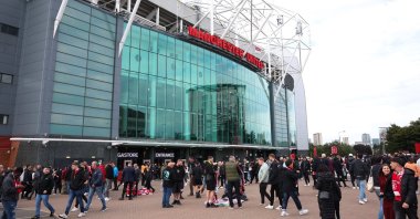 Fans at Old Trafford stadium ahead of the English Premier League match between Manchester United and Tottenham Hotspur, Manchester, U.K., Sept. 29, 2024. (EPA Photo)