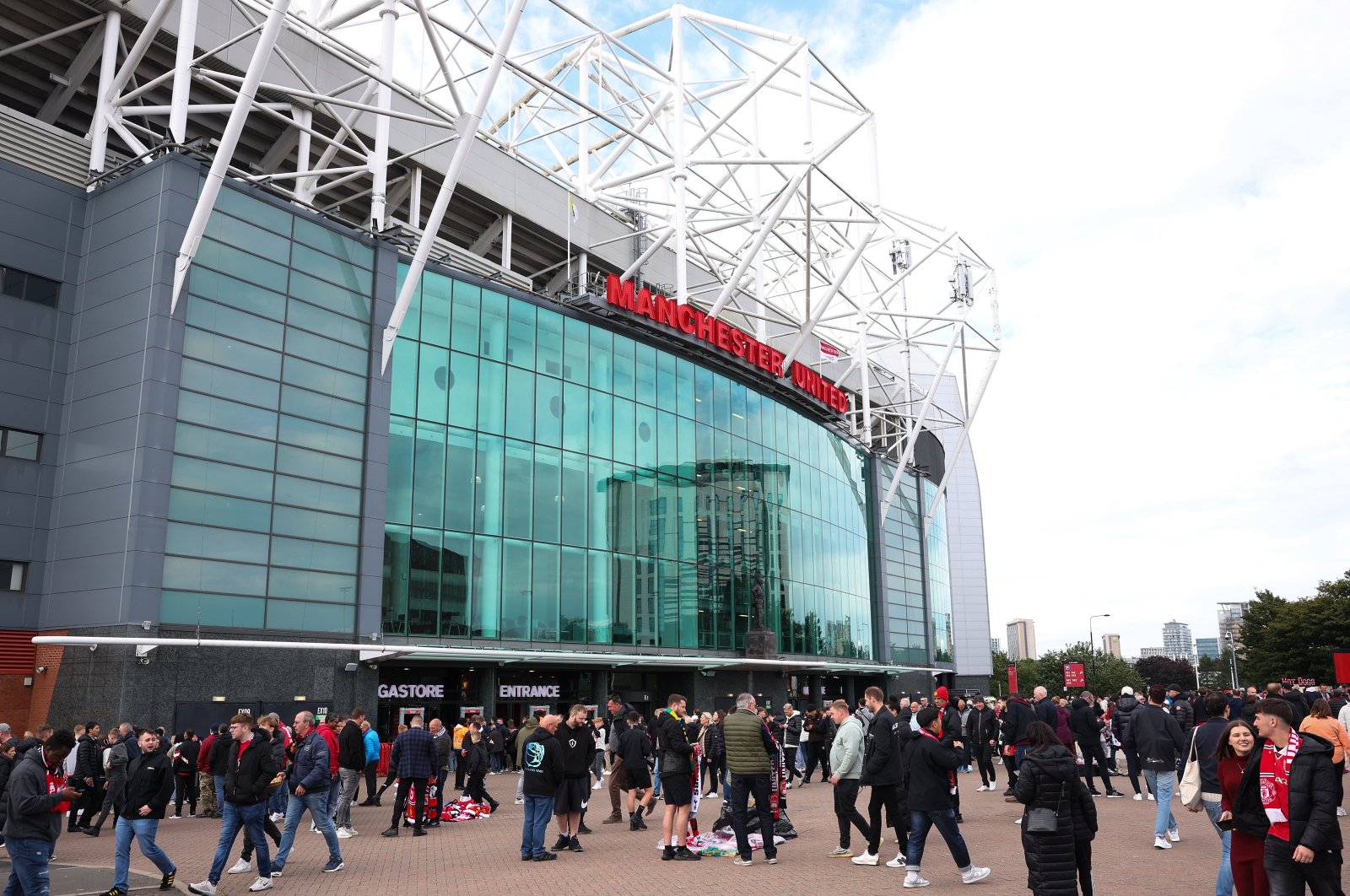 Fans at Old Trafford stadium ahead of the English Premier League match between Manchester United and Tottenham Hotspur, Manchester, U.K., Sept. 29, 2024. (EPA Photo)