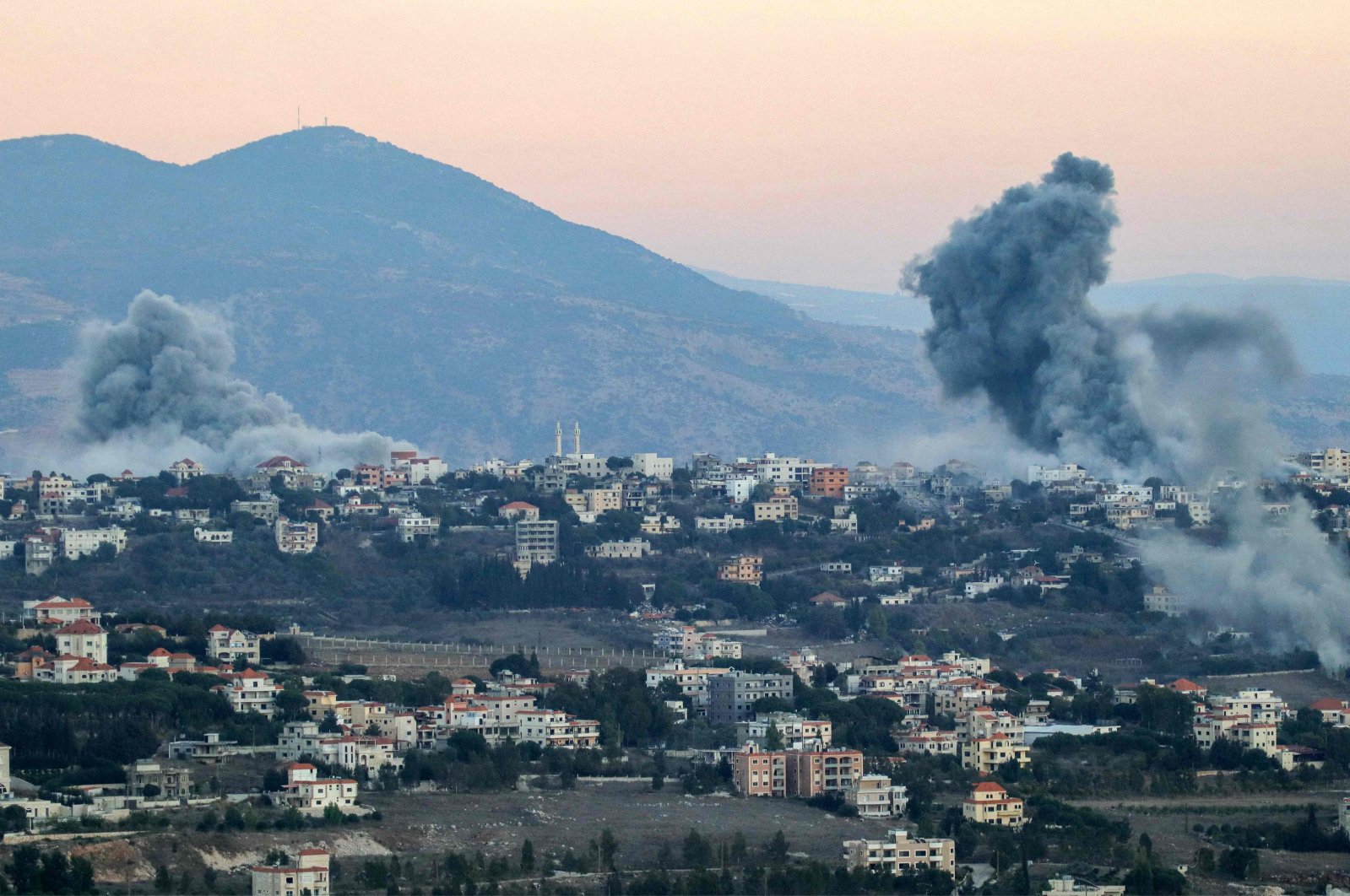 Smoke plumes erupt after an Israeli airstrike targeted the village of Khiam in southern Lebanon near the border with northern Israel, Sept. 30, 2024. (AFP Photo)