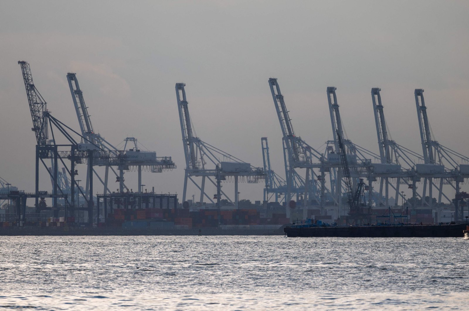 Cranes used for shipping containers rise from the Port of Newark in New York City, U.S., Sept. 30, 2024. (AFP Photo)