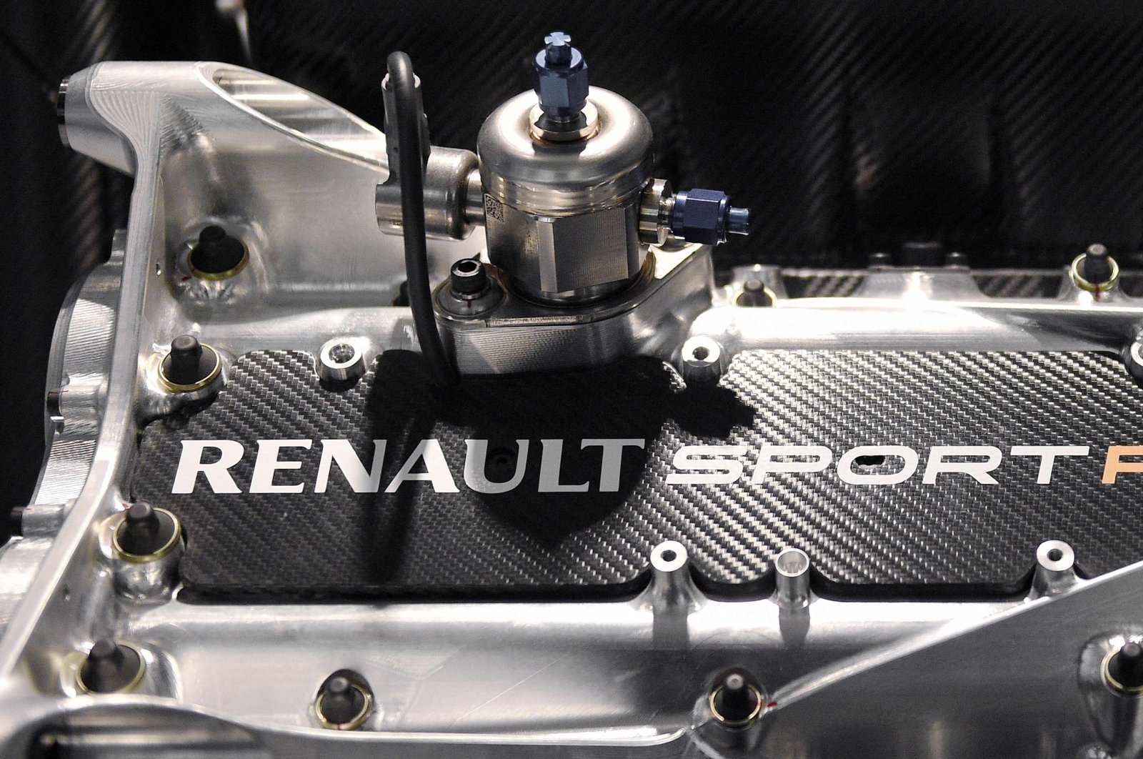 A Renault Sport F1 engine at the Viry-Chatillon factory, Paris, France, Dec. 18, 2014. (AFP Photo)