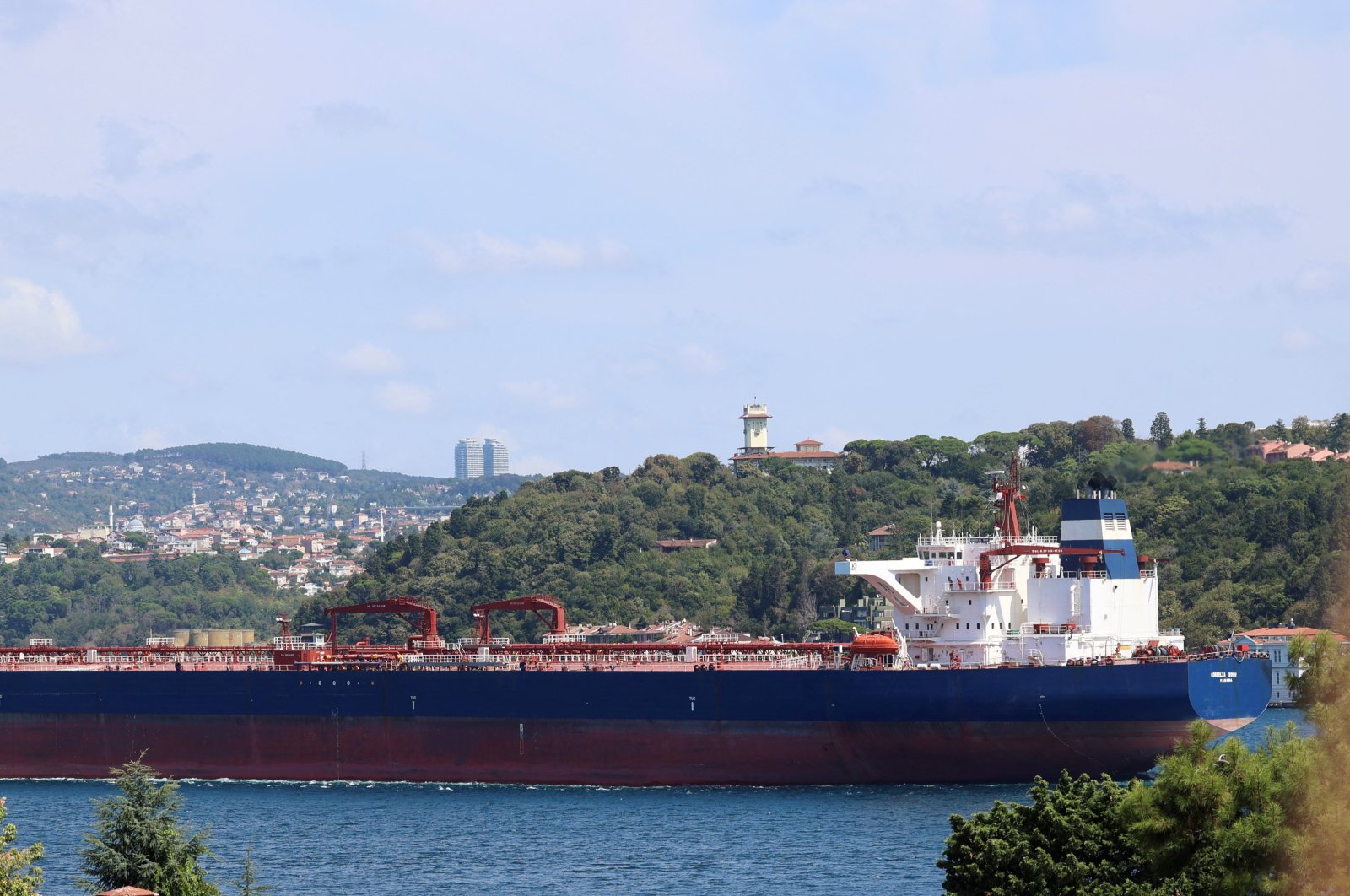 The Panama-flagged tanker Cordelia Moon transits the Bosporus, Istanbul, Türkiye, Aug. 25, 2024. (Reuters Photo)