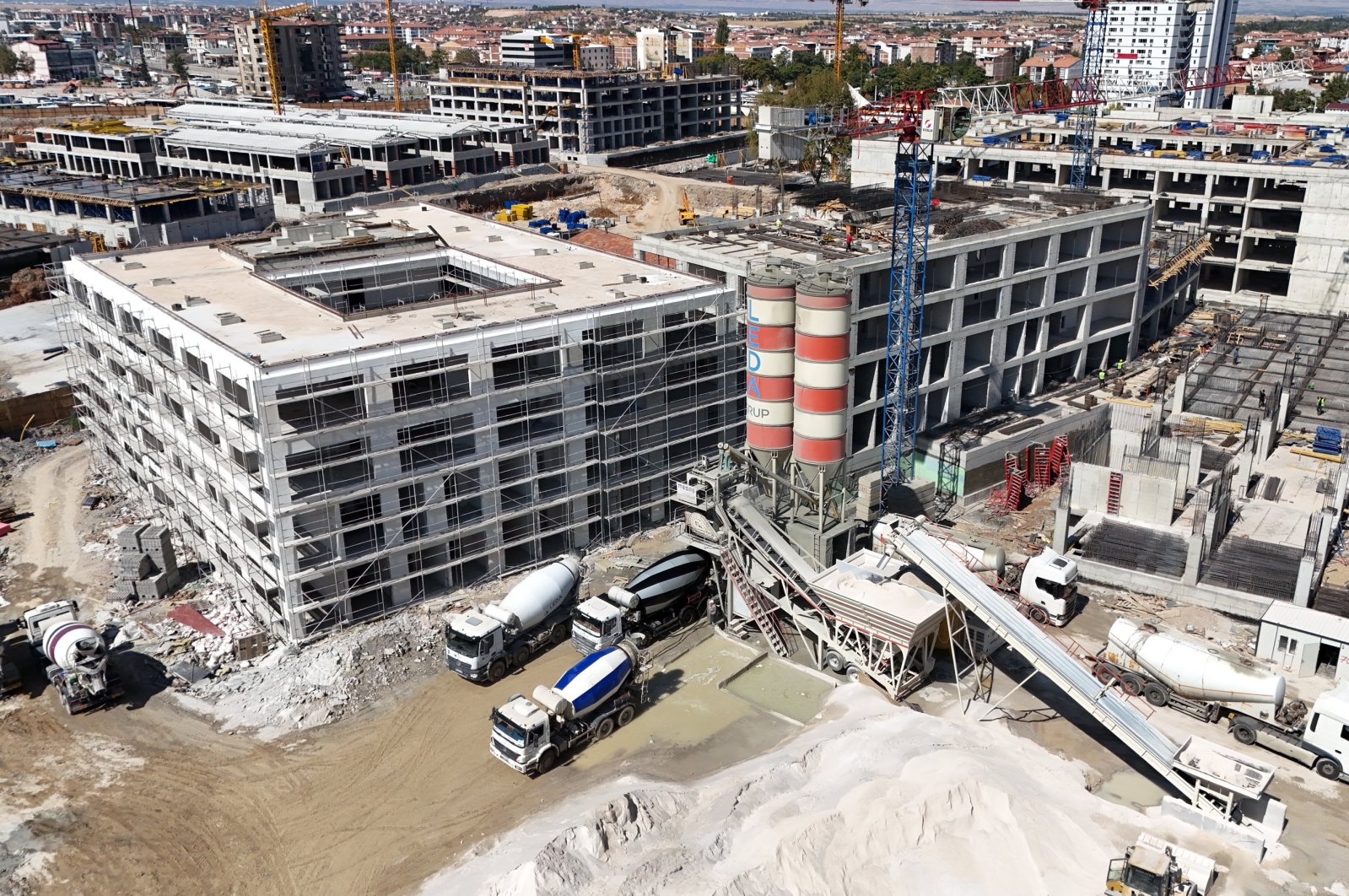 Building under construction provides new homes for earthquake victims, Kahramanmaraş, Türkiye, Oct. 2, 2024. (AA Photo)