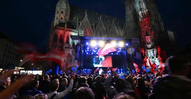 Chairperson and top candidate of the Freedom Party of Austria (FPÖ) Herbert Kickl speaks during an election rally at  Stephansplatz with St. Stephen&#039;s Cathedral in the background, Vienna, Austria, Sept. 27, 2024. (AFP Photo)