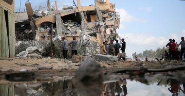 Palestinians inspect the site of Israeli strikes on houses in Khan Younis, southern Gaza Strip, Palestine, Oct. 2, 2024. (Reuters Photo)