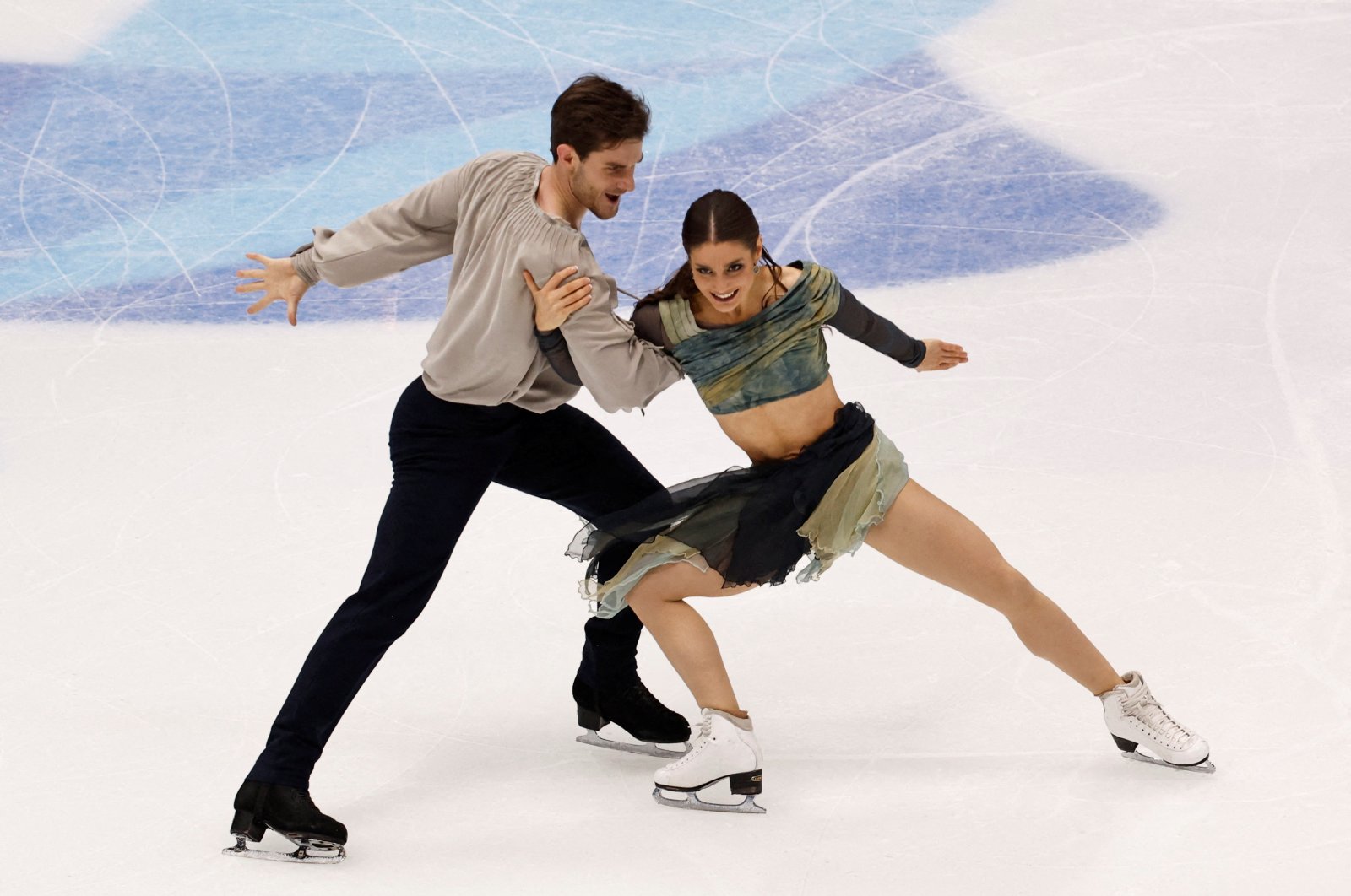 Canada&#039;s Laurence Fournier Beaudry (R) and Nikolaj Soerensen in action during the ISU Grand Prix of Figure Skating senior ice dance free dance at the National Indoor Stadium, Beijing, China, Dec. 9, 2023. (Reuters Photo)