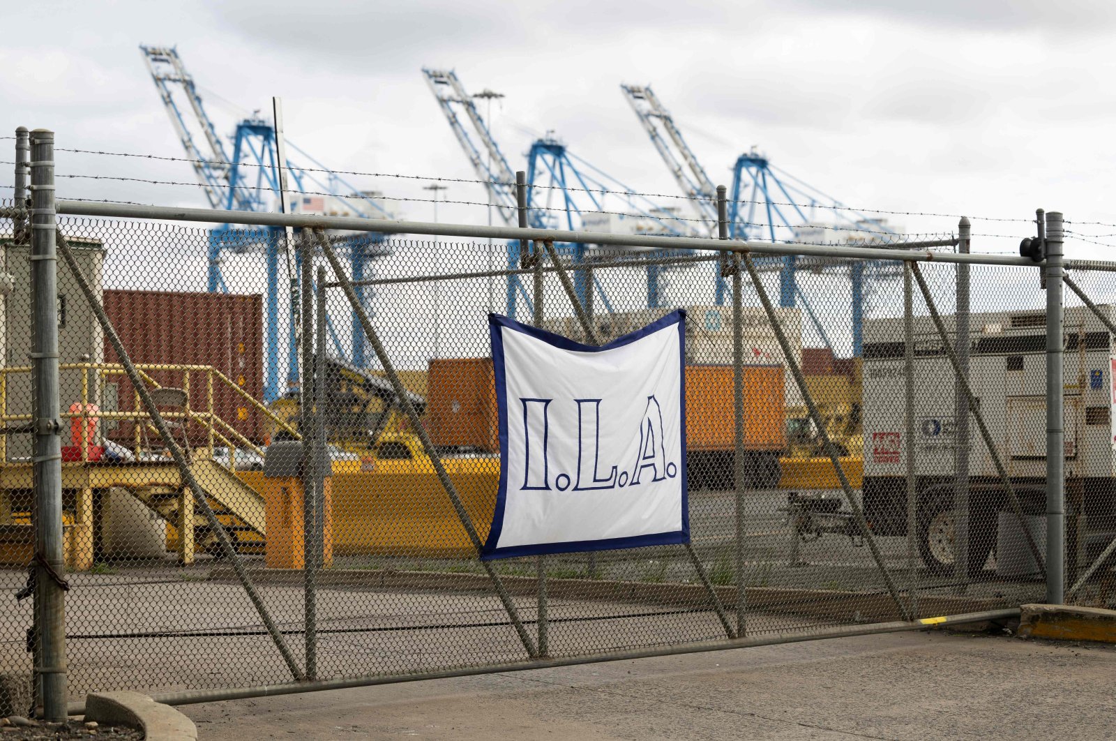 A banner for the International Longshoremen&#039;s Association hangs on the fence outside the Packer Marine Terminal in Philadelphia, Pennsylvania, U.S., Oct. 1, 2024. (AFP Photo)