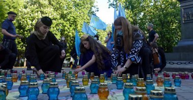People arrange vigil lanterns at the Mikhail Vorontsov monument in memory of the victims of the deportation of Crimean Tatars which began on May 18, 1944, Odesa, southern Ukraine, May 18, 2020. (Getty Images Photo)