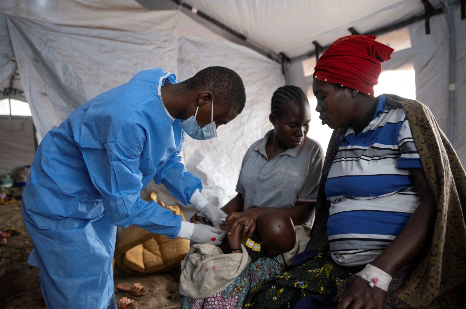 A Congolese nurse takes a sample from a suspected mpox patient in the treatment center at the Kavumu hospital, South Kivu province, Democratic Republic of Congo, Aug. 29, 2024. (Reuters Photo)