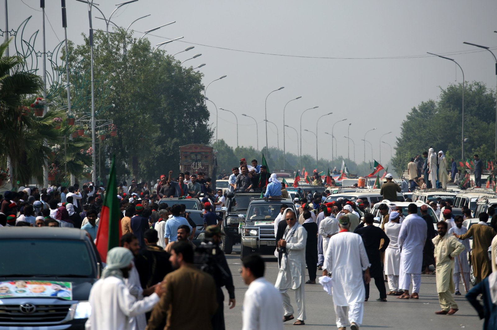 Supporters of the Pakistan Tehreek-e-Insaf (PTI) party take part in a rally toward Islamabad calling for Imran Khan&#039;s release from prison, Peshawar, Pakistan, Oct. 4, 2024. (EPA Photo)