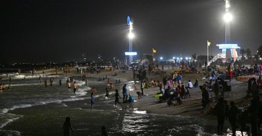 People gather at the Umm Suqeim beach in Dubai, United Arab Emirates, Oct. 5, 2024. (AFP Photo)