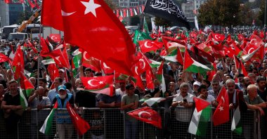 Demonstrators wave Turkish and Palestinian flags during a protest to express support for Palestinians in Gaza, Istanbul, Türkiye, Oct. 6, 2024. (Reuters Photo)