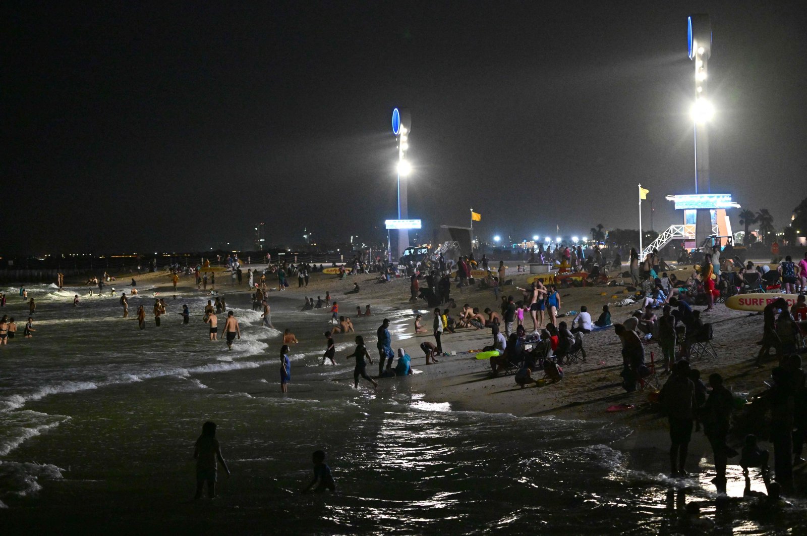 People gather at the Umm Suqeim beach in Dubai, United Arab Emirates, Oct. 5, 2024. (AFP Photo)