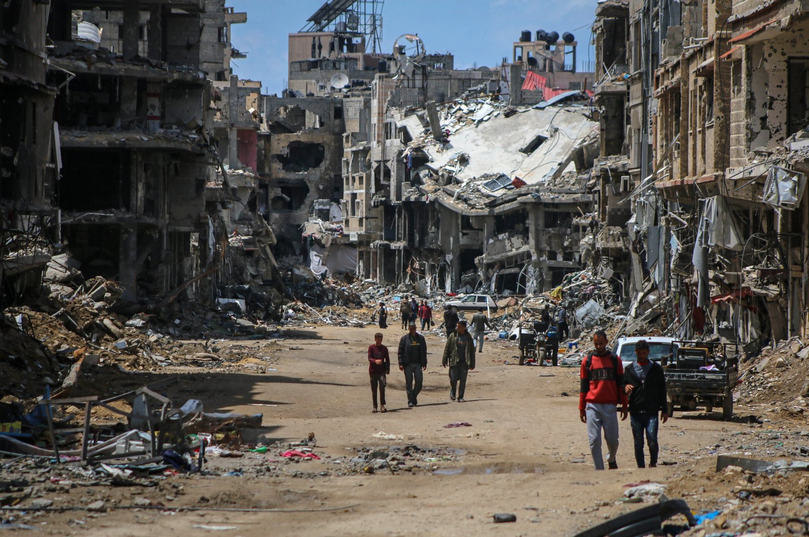 Palestinians return to inspect the destruction following the withdrawal of Israeli troops in Khan Younis, southern Gaza, Palestine, April 10, 2024. (Getty Images Photo)