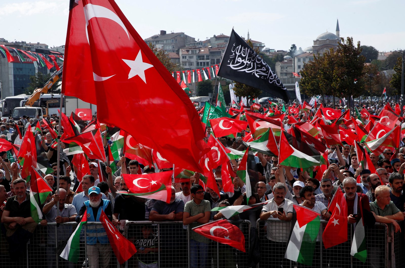 Demonstrators wave Turkish and Palestinian flags during a protest to express support for Palestinians in Gaza, Istanbul, Türkiye, Oct. 6, 2024. (Reuters Photo)