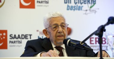 Recai Kutan speaks at a commemoration ceremony for former Prime Minister Necmettin Erbakan, Ankara, Türkiye, Feb. 27, 2017. (AA Photo)