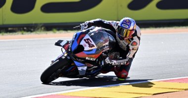 Turkish rider Toprak Razgatlıoğlu races in the Aragon round of the 2024 FIM Superbike World Championship, Alcaniz, Spain, Sept. 28, 2024. (AA Photo)