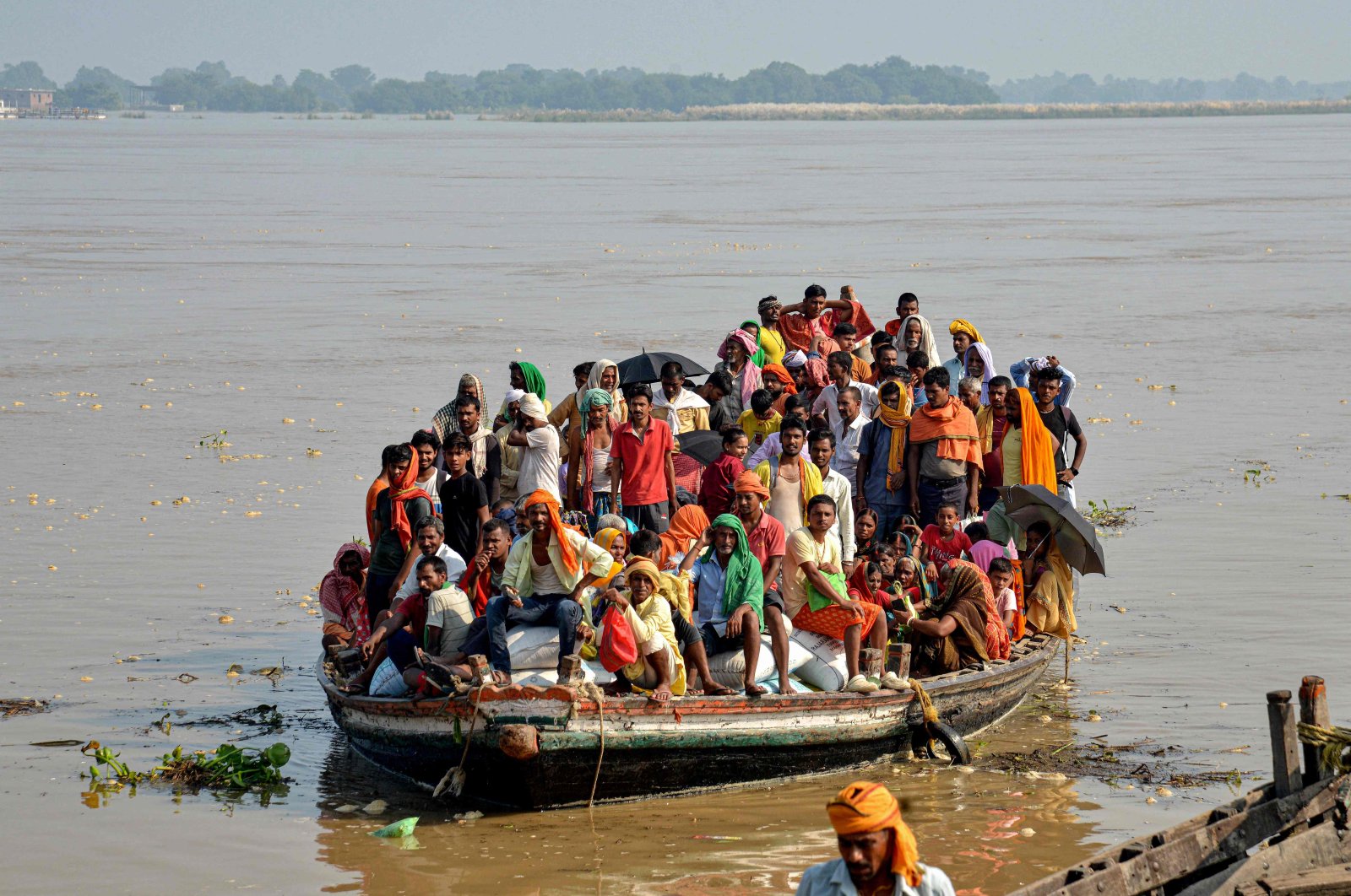 Flood-affected people move to a safer place in a boat in Patna, India, September 23, 2024. (AFP Photo)