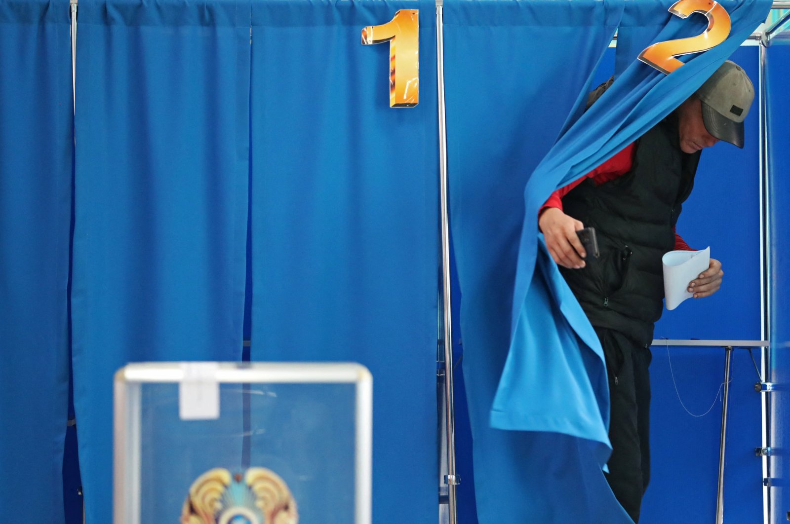 A man walks to cast his vote during a referendum on the construction of a nuclear power plant, at a polling station in the village of Ulken in the Almaty Region, Kazakhstan, Oct. 6, 2024. (Reuters Photo)