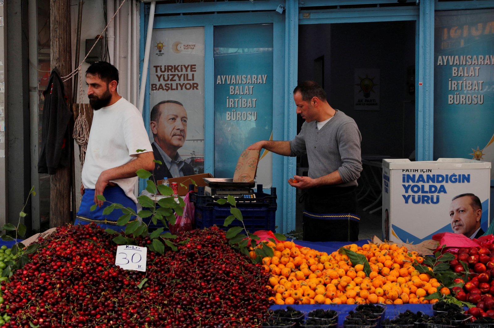 Vendors stand in their stall outside a local office of President Recep Tayyip Erdoğan&#039;s ruling Justice and Development Party (AK Party), ahead of the May 28 runoff vote, Istanbul, Türkiye, May 23, 2023. (Reuters Photo)