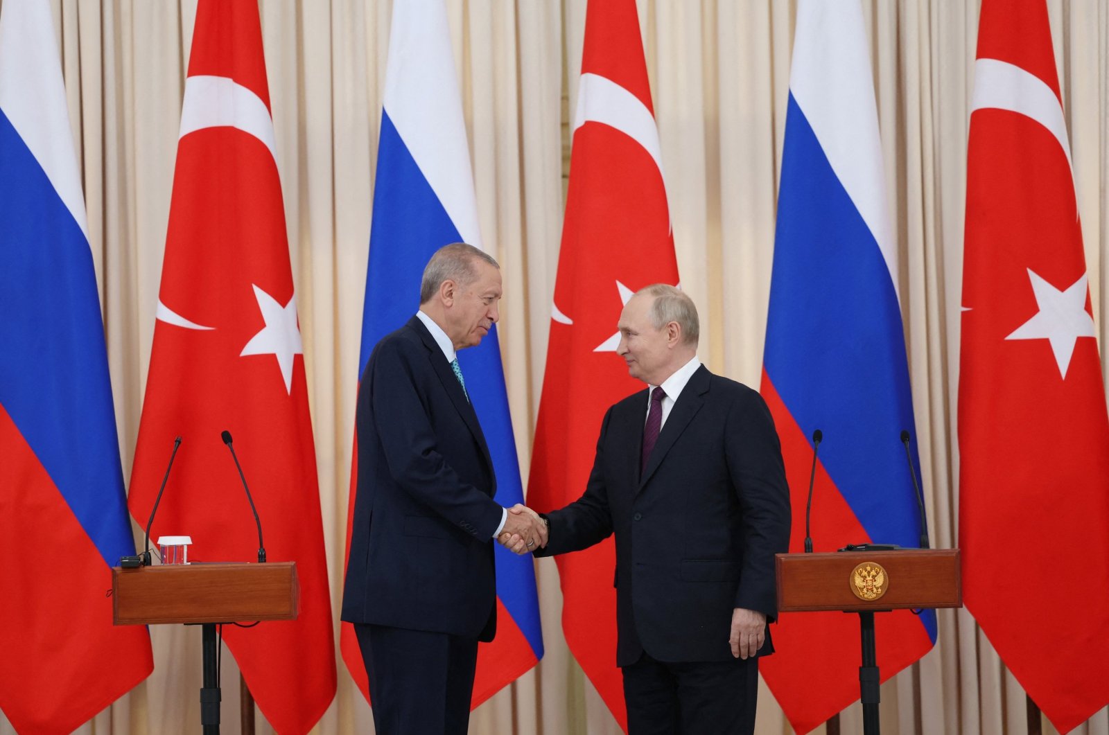 President Recep Tayyip Erdoğan shakes hands with his Russian counterpart Vladimir Putin during a news conference in Sochi, Russia, Sept. 4, 2023. (Reuters File Photo)