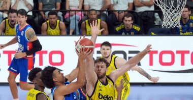 Players in action during the 37th Men&#039;s Presidential Cup match between Fenerbahçe Beko and Anadolu Efes at the Basketball Development Center, Istanbul, Türkiye, Sept. 29, 2024. (AA Photo)