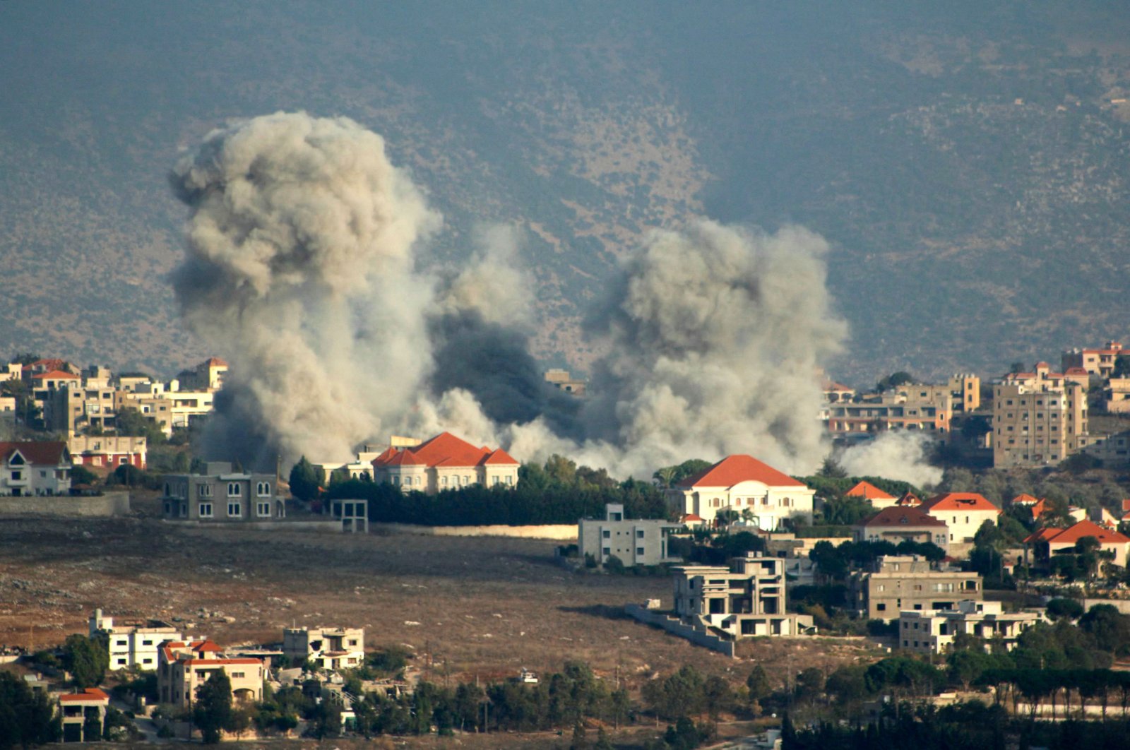 A plume of smoke billows following an Israeli airstrike on the village of Khiam in southern Lebanon, Oct. 7, 2024. (AFP Photo)