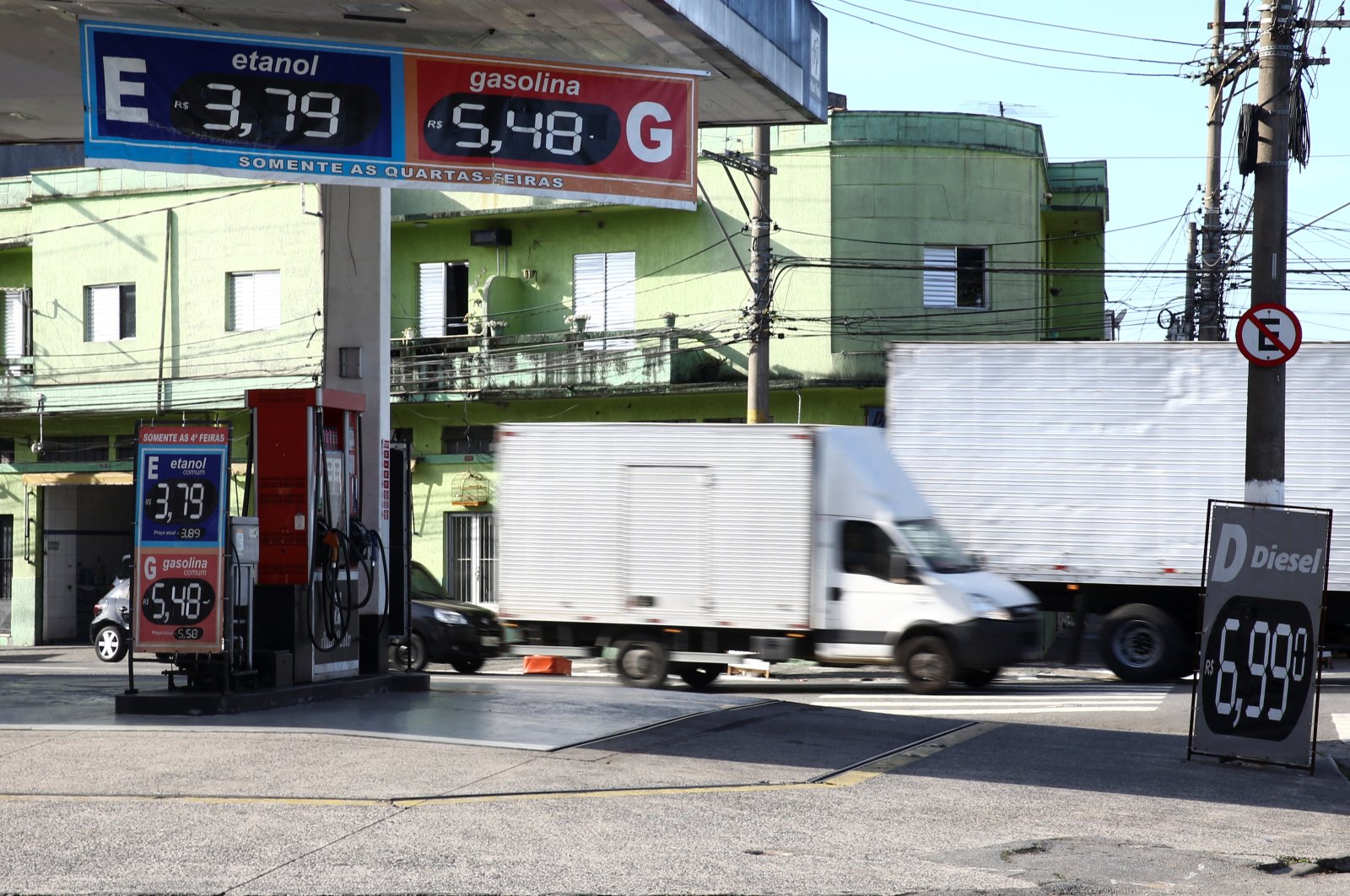 A sign indicates the price of diesel at a gas station in Sao Paulo, Brazil, July 11, 2022. (Reuters Photo)