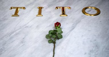 A red rose is laid by an admirer of Josip Broz Tito (1892-1980), former president of communist Yugoslavia, at his resting place inside the &quot;House of Flowers,&quot; located in the Museum of Yugoslav History in Dedinje neighborhood, Belgrade, Serbia, May 4, 2020. (AFP Photo)