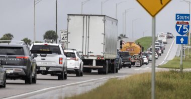 A heavy stream of evacuation traffic slowly moves southward from northwest Florida on Interstate 75, in Naples, Florida, U.S., Oct. 8, 2024. (EPA Photo)