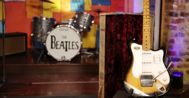 A &quot;Futurama&quot; guitar that used to belong to the late George Harrison, a former member of The Beatles, is displayed on a stage at an auction press in Liverpool, U.K., Oct. 3, 2024. (Reuters Photo)