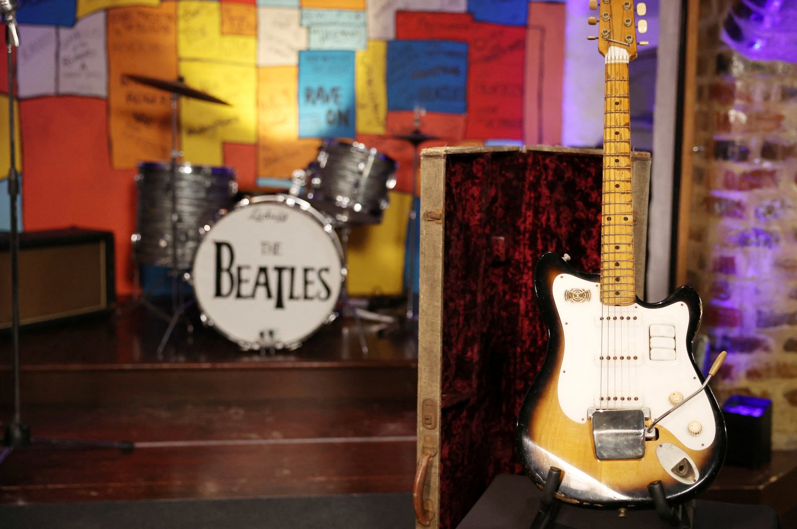 A &quot;Futurama&quot; guitar that used to belong to the late George Harrison, a former member of The Beatles, is displayed on a stage at an auction press in Liverpool, U.K., Oct. 3, 2024. (Reuters Photo)