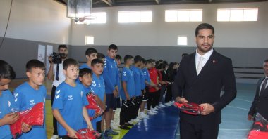 Turkish Wrestling Federation presidential candidate Taha Akgül meets young wrestlers, Sivas, Türkiye, Oct. 10, 2024. (IHA Photo)
