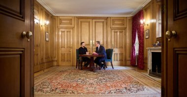 Britain's Prime Minister Keir Starmer (R) attends a meeting with Ukraine's President Volodymyr Zelensky (L) in London, U.K., Oct. 10, 2024. (AFP Photo)