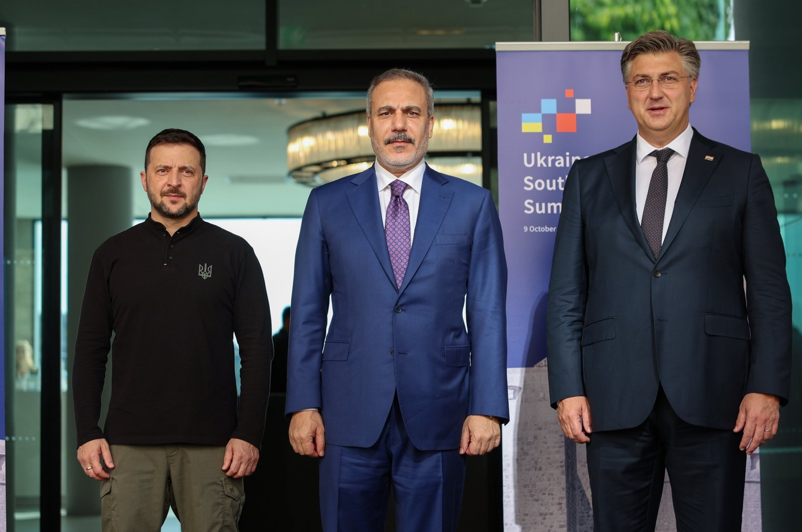 Croatian Foreign Minister Gordan Grlic-Radman (R) and Ukrainian President Volodymyr Zelenskyy (L) welcome Turkish Foreign Minister Hakan Fidan (C) for the Ukraine-Southeast Europe summit, Dubrovnik, Croatia, Oct. 9, 2024. (AA Photo)