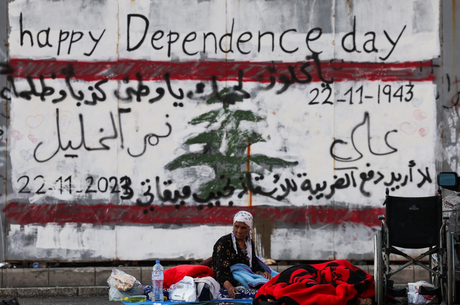 A displaced woman looks on next to her makeshift encampment on the street at Beirut&#039;s central Martyrs&#039; Square, where many families spent the night while fleeing the overnight Israeli strikes in southern Beirut, Lebanon, Oct. 9, 2024. (Reuters Photo)