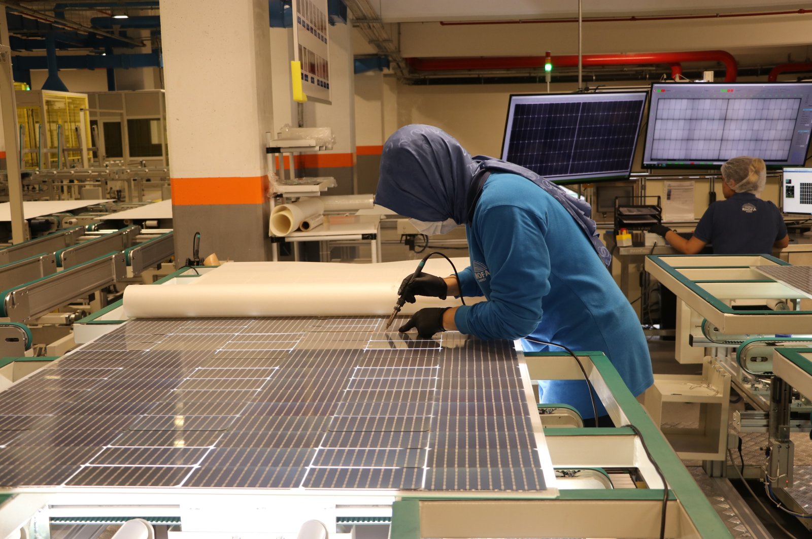 A worker is photographed in a firm producing solar panels in Çerkezköy Organized Industrial Zone (OSB), Tekirdağ, northwestern Türkiye, Oct. 8, 2024. (AA Photo)
