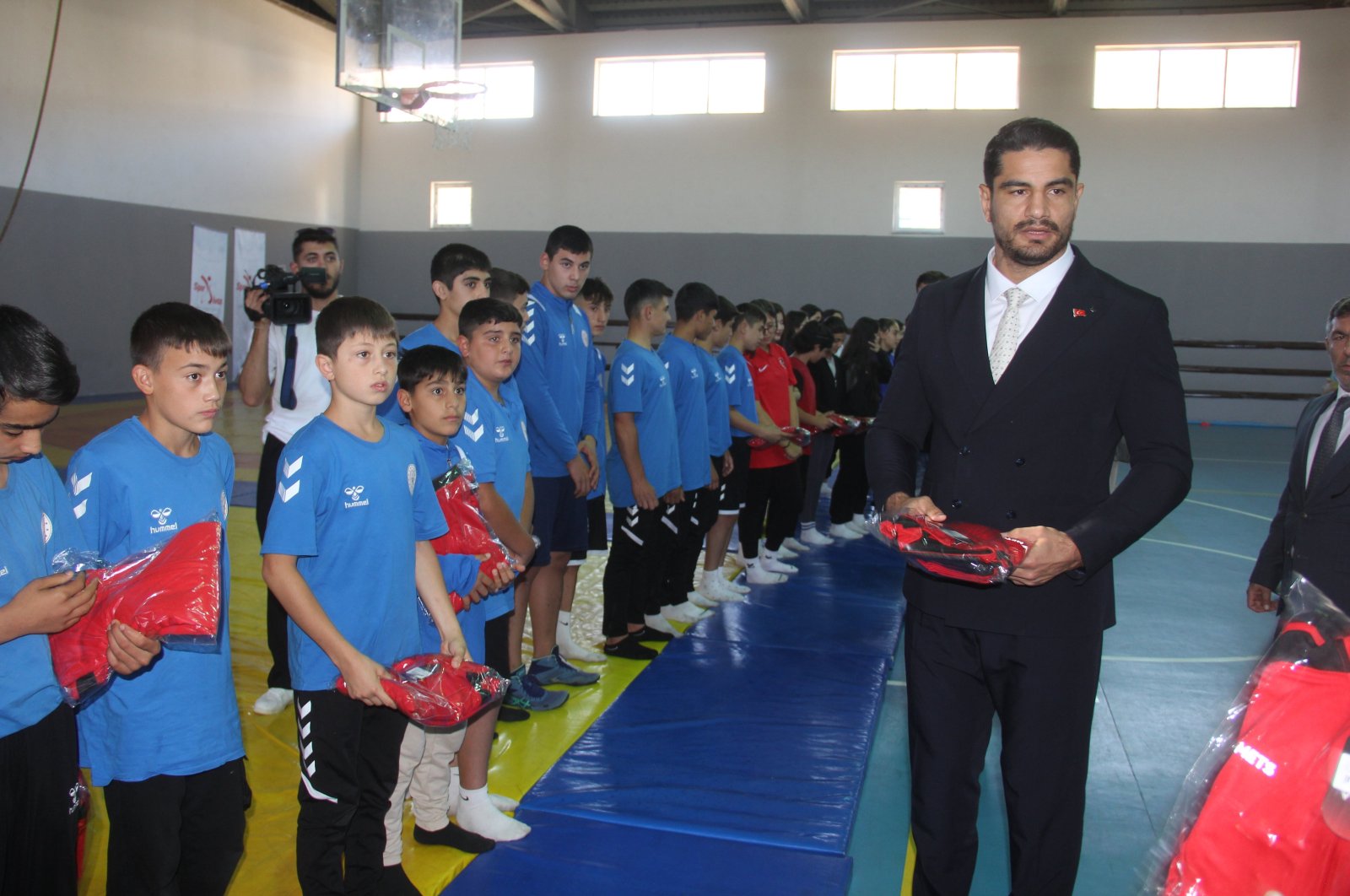 Turkish Wrestling Federation presidential candidate Taha Akgül meets young wrestlers, Sivas, Türkiye, Oct. 10, 2024. (IHA Photo)