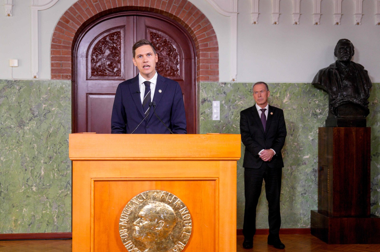 The head of the Norwegian Nobel Committee, Jorgen Watne Frydnes (L), announces the anti-nuclear group Nihon Hidankyo as the laureate of the 2024 Nobel Peace Prize during a news conference at the Norwegian Nobel Institute, Oslo, Norway, Oct. 11, 2024. (AFP Photo)