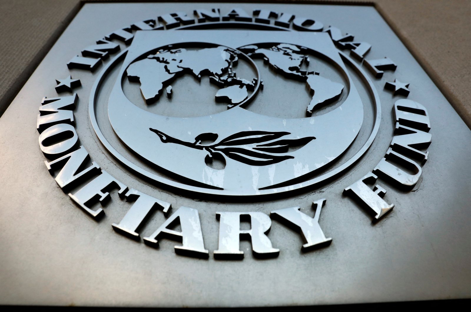 The International Monetary Fund (IMF) logo is seen outside the headquarters building, Washington, D.C., U.S., Sept. 4, 2018. (Reuters Photo)