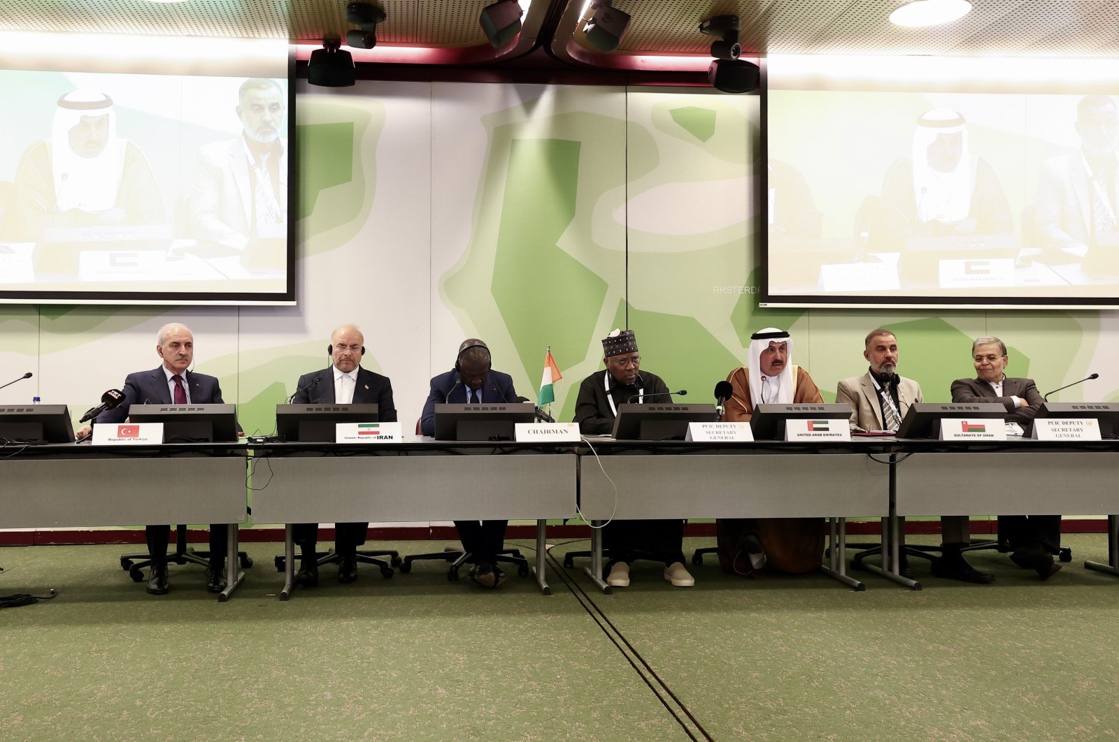 Parliament Speaker Numan Kurtulmuş (L) attends a Parliamentary Union of the Organisation of Islamic Cooperation (PUIC) meeting, Geneva, Switzerland, Oct. 13, 2024. (AA Photo)