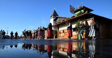 People walk on the day of the official opening of the 189th Oktoberfest, the world&#039;s largest beer festival, Munich, Germany, Sept. 21, 2024. (Reuters Photo)