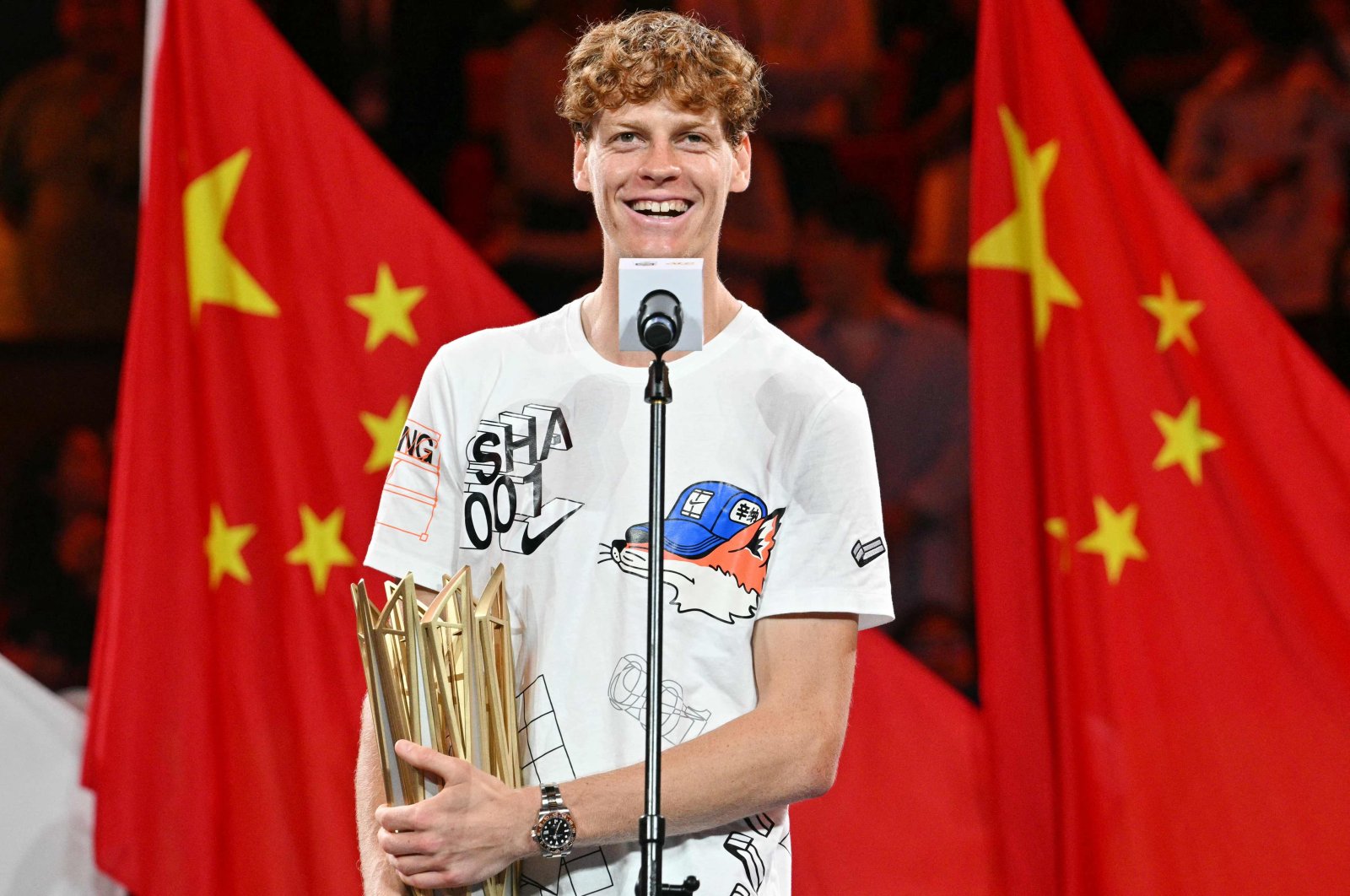 Italy&#039;s Jannik Sinner speaks while holding his winner&#039;s trophy following victory against Serbia’s Novak Djokovic in their men&#039;s singles final match at the Shanghai Masters, Shanghai, China, Oct. 13, 2024. (AFP Photo)