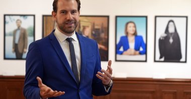 Photographer Pari Dukovic addresses journalists during the opening of his first solo exhibition in Türkiye, titled &quot;From Istanbul to New York: A Photographer&#039;s Journey,&quot; Istanbul, Türkiye, Sept. 25, 2024. (AA Photo)