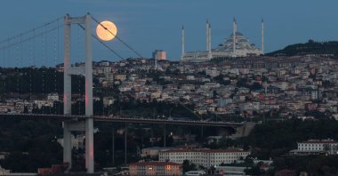 The moon rises behind the July 15 Martyrs&#039; Bridge in Istanbul, Türkiye, Sept. 17, 2024. (Reuters Photo)