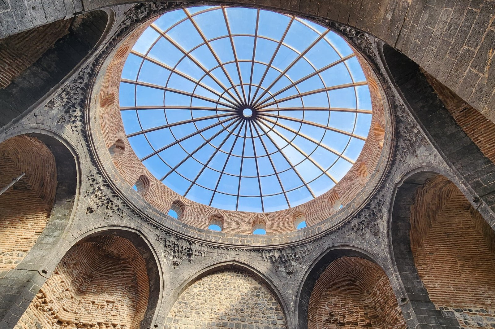 New dome installed on the historic Saint George Church in Diyarbakır, Türkiye, Oct. 15, 2024. (DHA Photo) 