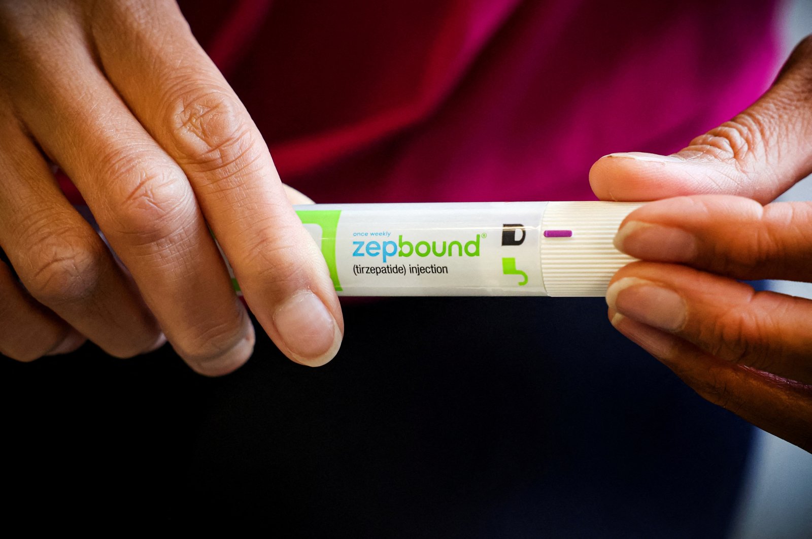 An injection pen of Zepbound, Eli Lilly’s weight loss drug, is displayed, New York City, U.S., Dec. 11, 2023. (Reuters Photo)